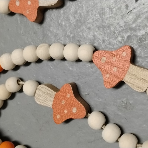 Nwot two strands wooden mushroom garland - Picture 2 of 2